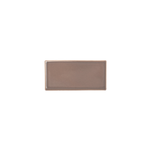 This mellow taupe glaze proves that neutrals are never just neutral. Fawn features moderate variation in color, a high-gloss surface texture, and slight windowpane effect around edges and relief details.