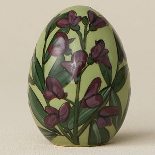 Close-up details of the ceramic handcrafted egg.