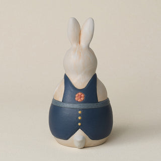 Back of the bunny with a delicate, hand-carved tail.