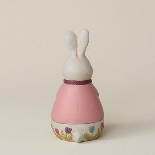 Back of the bunny with a delicate, hand-carved tail.