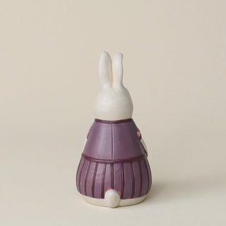 Back of the bunny with a delicate, hand-carved tail.