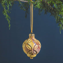 Load image into Gallery viewer, Hand Carved Ornament #016
