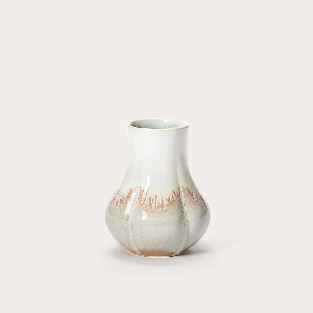 Clove Vase, Cafe
