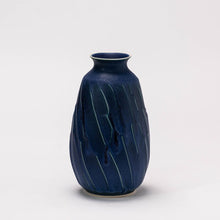 Load image into Gallery viewer, ⭐ Historian&#39;s Choice! | Hand Thrown Vase #070 | The Glory of Glaze
