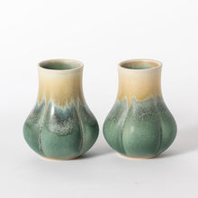 Load image into Gallery viewer, Clove Vase- Dewdrop

