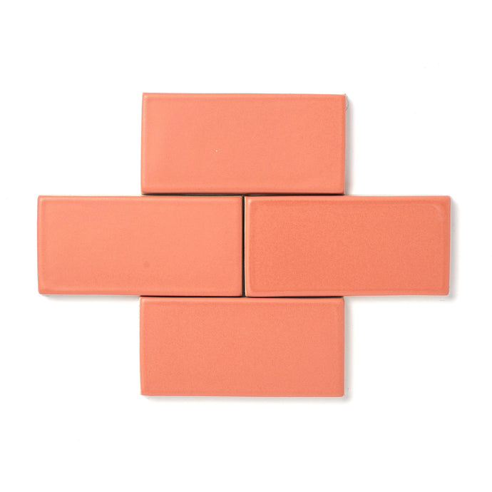 Auburn presents slight variation in color with its unexpected bright orange hue, a smooth matte surface texture and features an opaque break on tile edges and relief details.