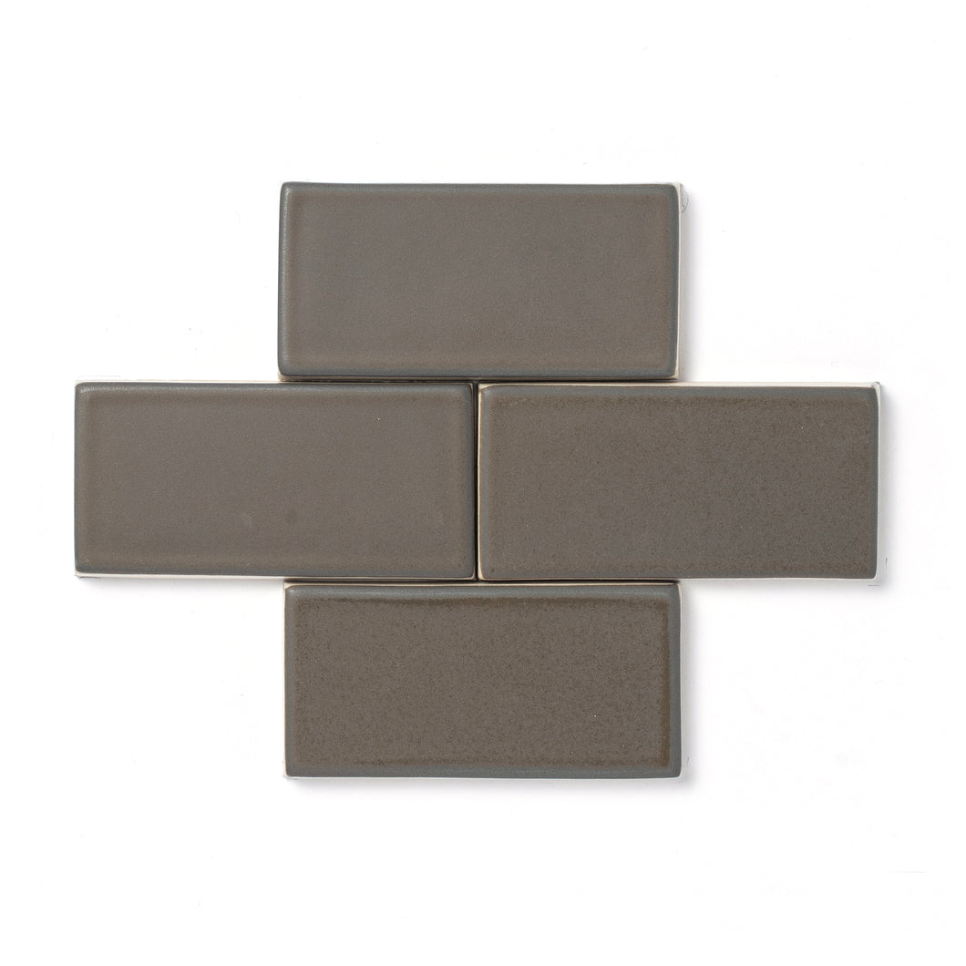Proof that two tones are better than one, mineral is a satisfying blend of neutral browns and taupes, and offers a smooth matte finish and opaque edge break.