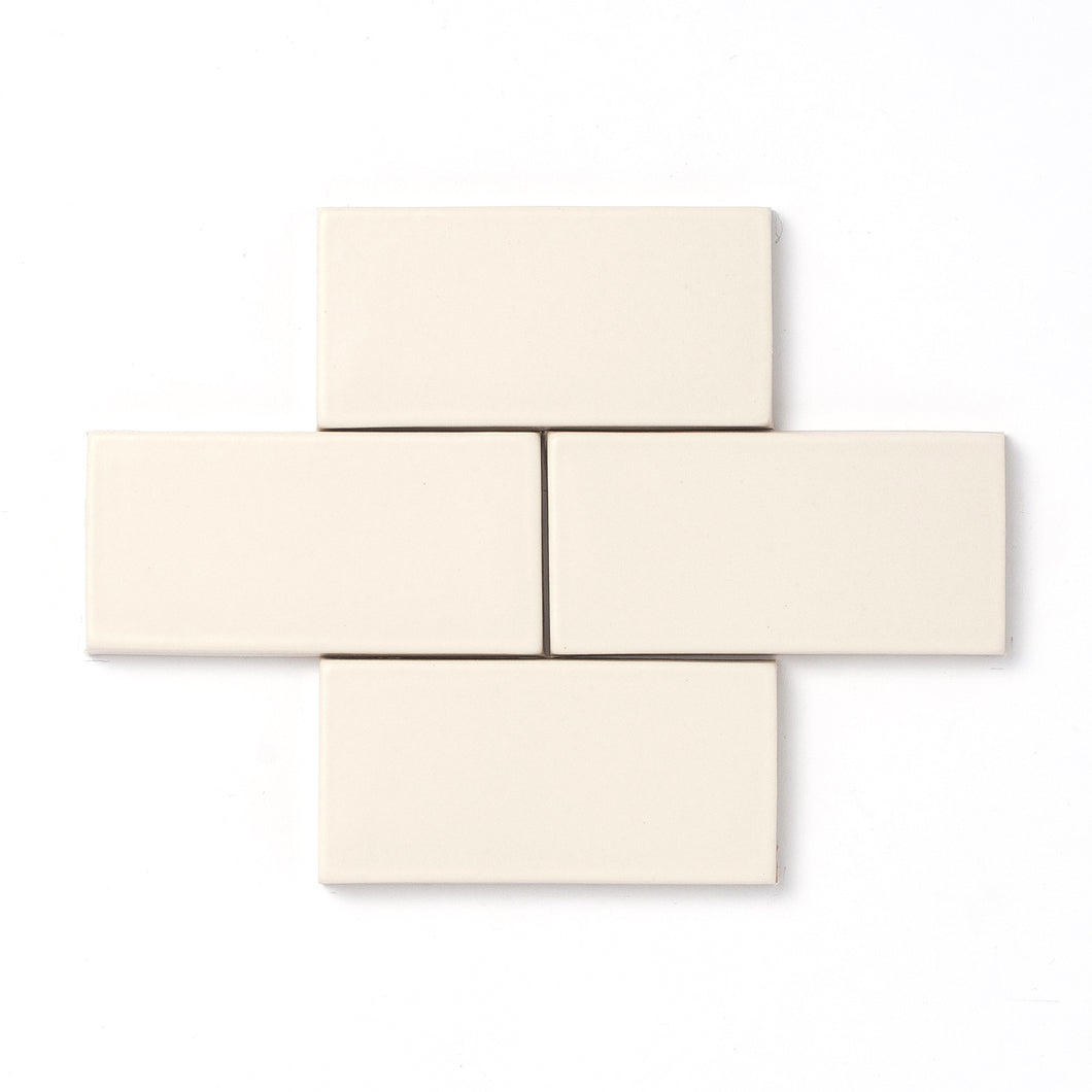 This perfect neutral is one that lives up to its name - offering a smooth matte surface texture, consistent color and an opaque break along tile edges and relief details. 