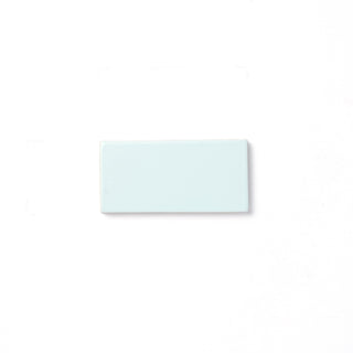 This pale blue glaze has a show-stopping quality that features a smooth matte texture, consistent color and tone and an opaque edge break.