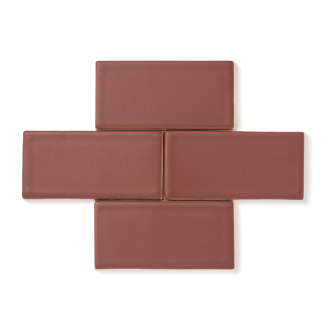 The ultimate earth tone, Terracotta provides a consistent red-brown hue, an opaque edge break and a smooth matte finish. 