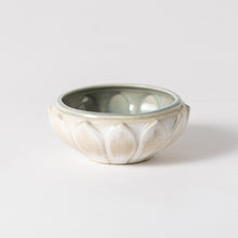 Load image into Gallery viewer, Small Flower Dish - Toulouse

