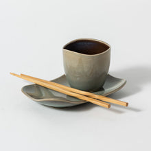 Load image into Gallery viewer, Riverstone Cup &amp; Plate Set- Seafoam
